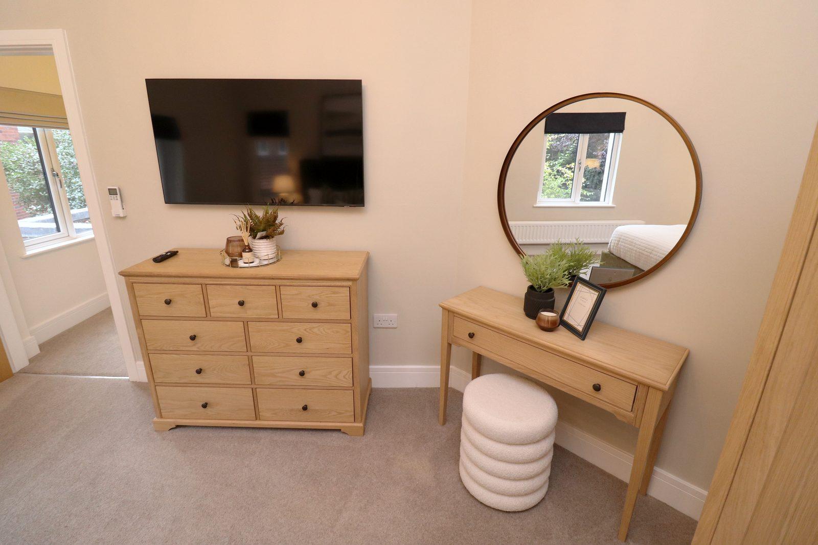 Oak chest, dressing table and round mirror
